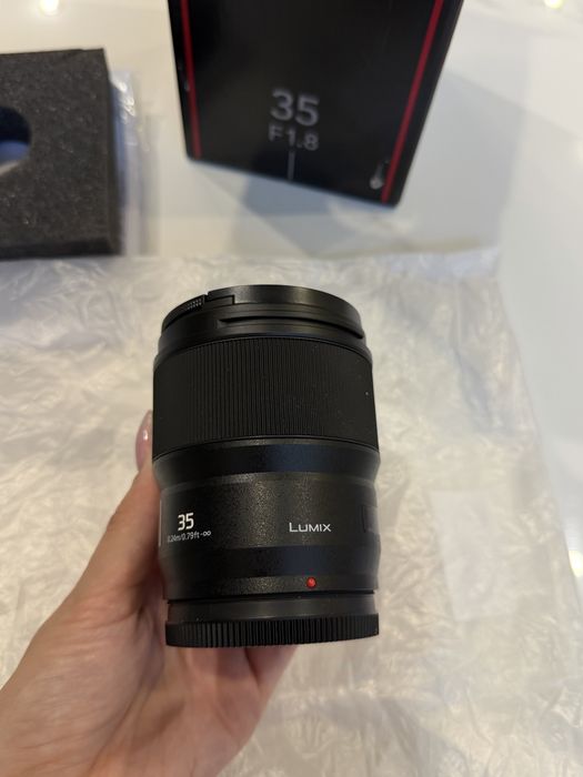 Стандартний об'єктив Panasonic S-S35E Lumix S 35 mm f/1.8