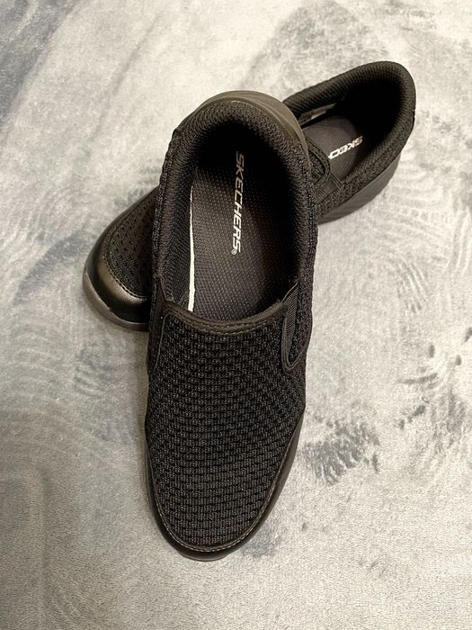 Продам  SKECHERS кросівки