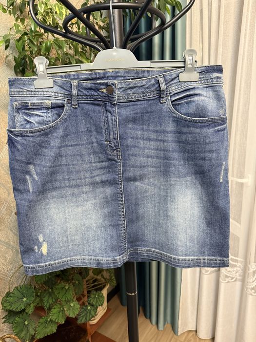 Юбки экокожа, чёрные и змеиный принт