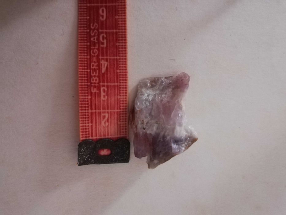 Pedra roxa e preta484323735677194241