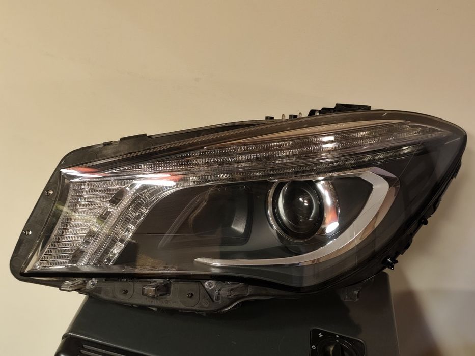 Farol Mercedes CLA W117 ótica bixenon original usado