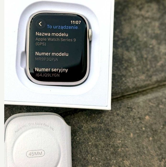 Apple Watch Series 9 GPS 45 mm Starlight / złoty Aluminium -  oryginalna bransoleta Milanese Loop GOLD