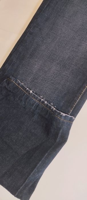 Джинси з потертостями