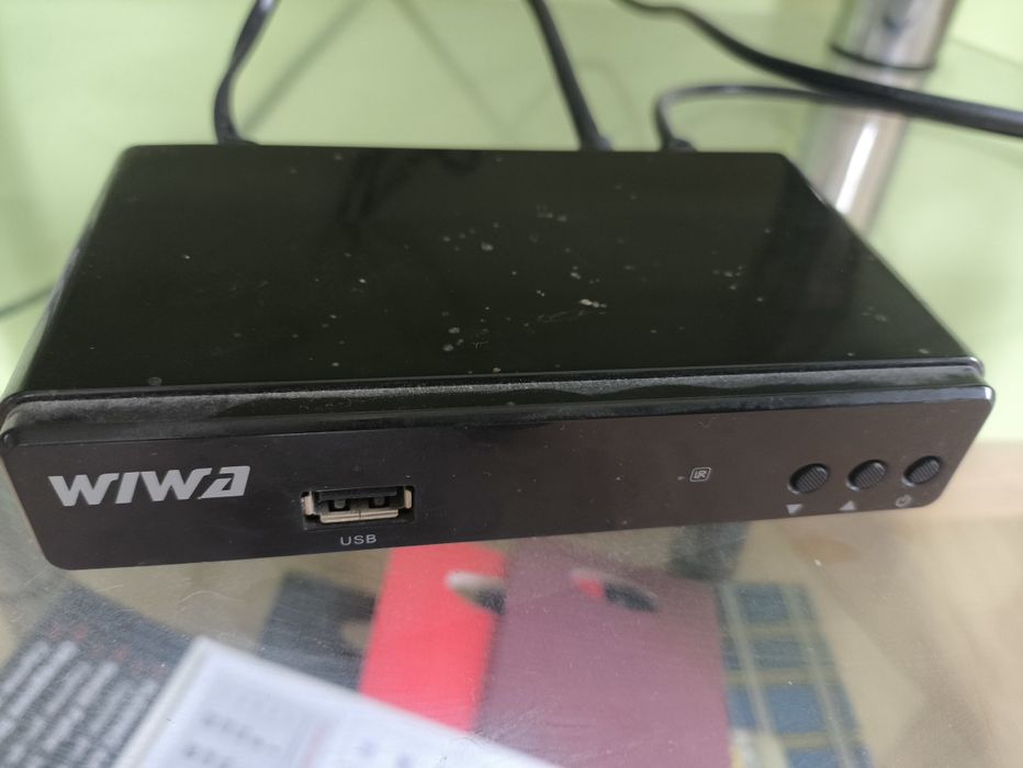 Telewizor Samsung 37 cali + Dekoder WIWA DVB-T2 H.265