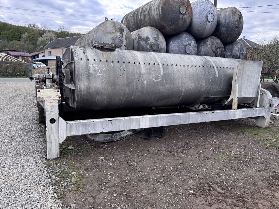 Промисловий прес для винограду