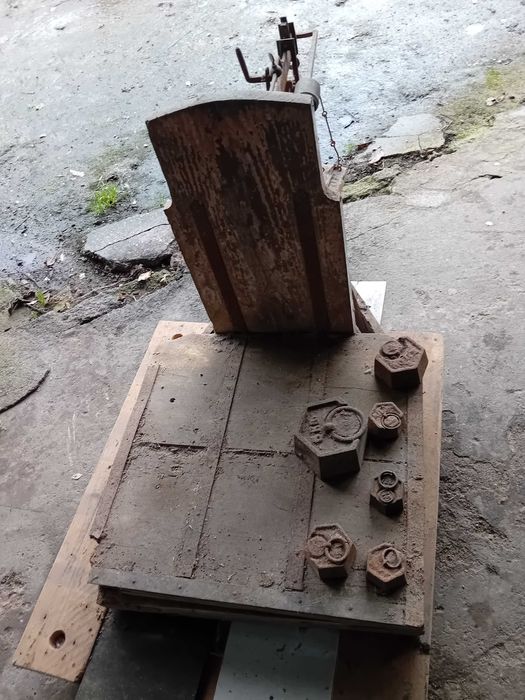 Vendo balança antiga para restaurar.