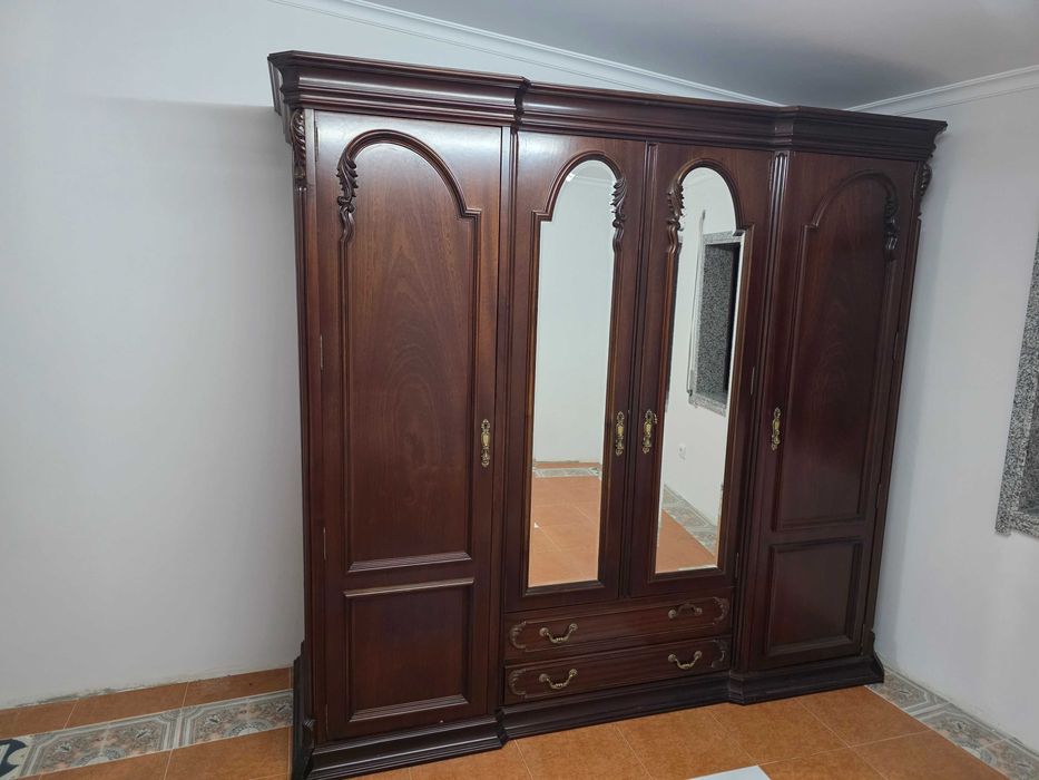 "Guarda-Roupa Mogno Maciço 4 Portas