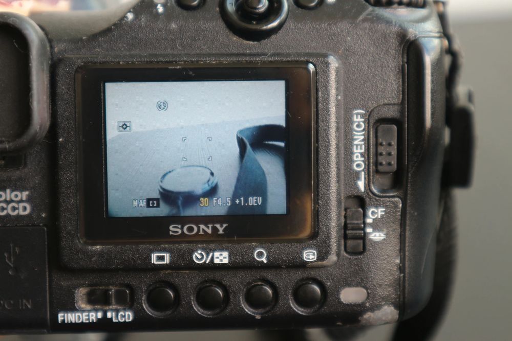 Sony Cyber-shot DSC F828 com Tampa da Lente e Alça