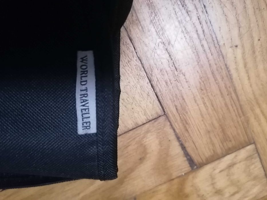 Kosmetyczka czarna pojemna