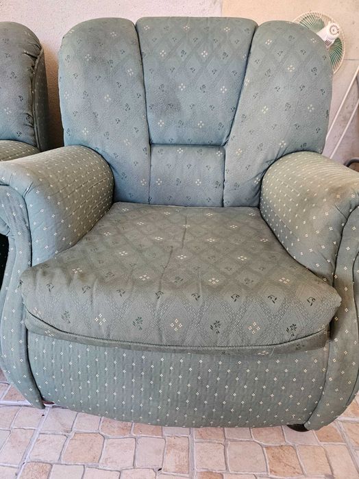 3 Sofás - Bom Estado e Bom Preço