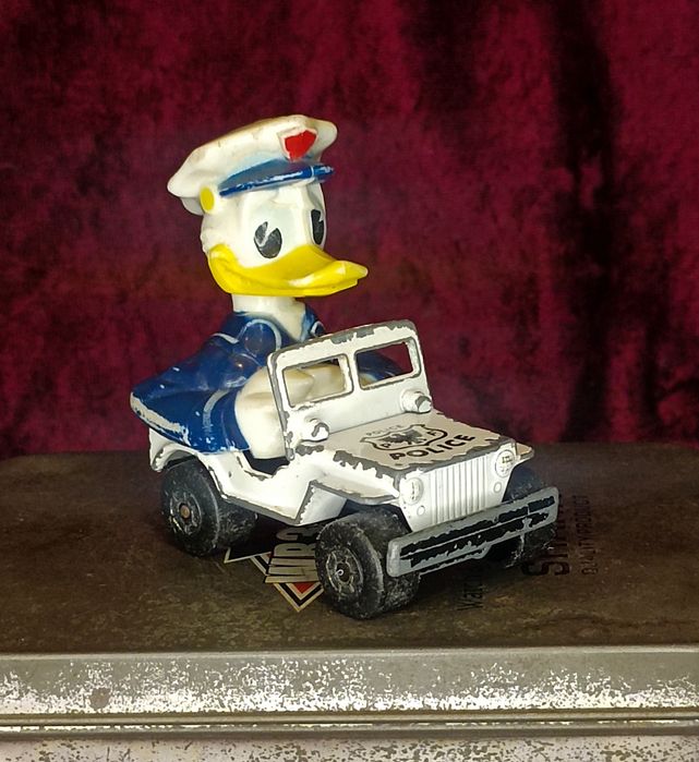 20# Jeep policyjny z Kaczorem Donaldem, Matchbox, Disney - 1979r.