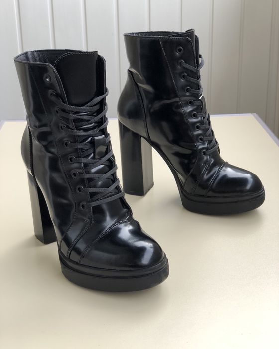 Ботинки кожаные 38