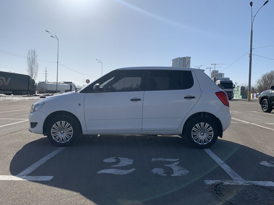 Skoda Fabia 2011 рестайлинг 1.4 газ/ бензин