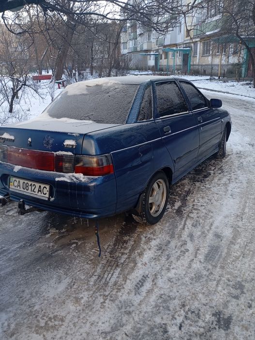 Продам ВАЗ 21101 2005р з двигуном 1.6 (8 клапанів) 
Двигун працює чудово , без посторонніх  стуків. 
АКБ хороший 
Бензин (Газу не було ніколи). 
По ходовій частині без зауважень. 
Авто на свої роки в чудовому стані. 
Салон охайний , є музика непогана.  Пічка гріє. 
Авто на зимовій гумі 24-го року , та на легкосплавних дисках R14. 
Має незначні подряпини по ЛКП. 
Стакани , днище це все ціле. 
Обовʼязкове переоформлення. 
Більш детально звертайтеся за номером телефону ціна 1600+торг.