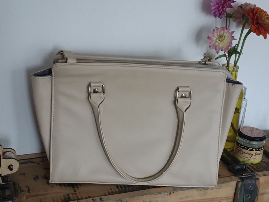 Torebka Manzana typu kuferek, shopperka beż