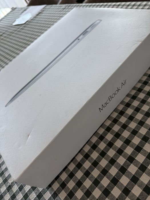 Apple Macbook Air 13” em caixa
