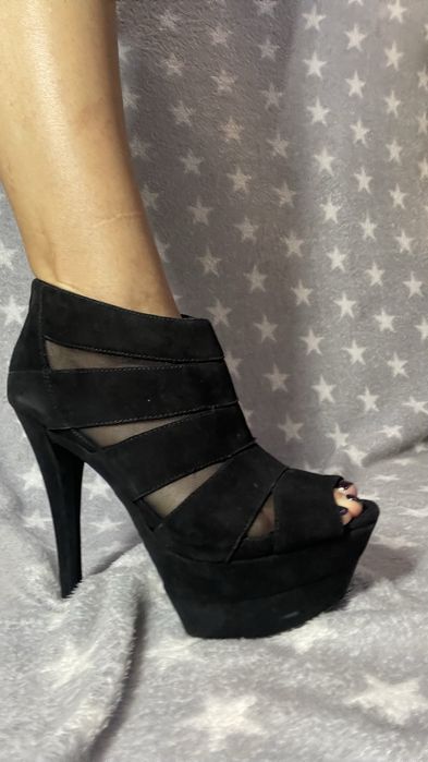 Ботильйони на платформі з відкритим носком, високий каблук 37 р.