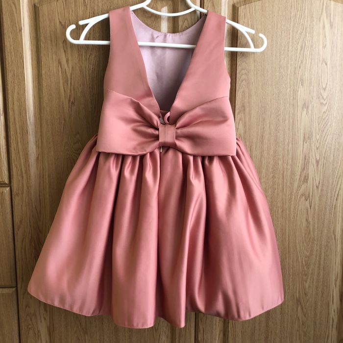 Святкова атласна сукня пудрово-рожева, для дівчинки 3-4 роки, з бантом