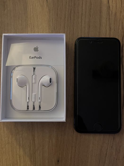 Iphone 8 64 GB + Earpods slochawki