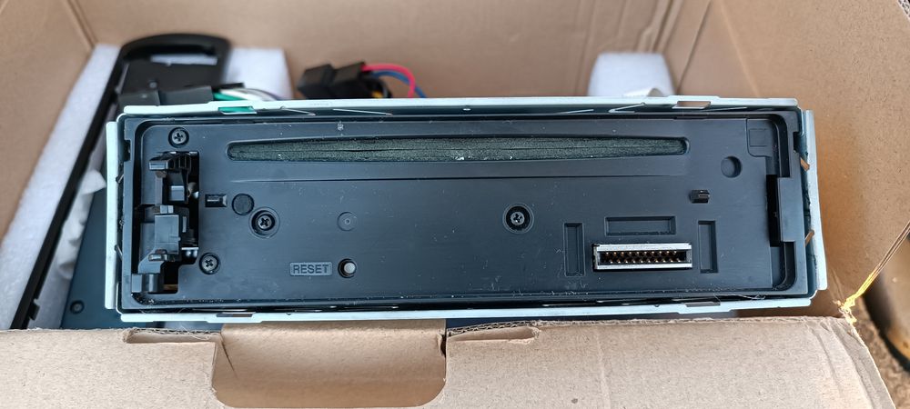 Radio Sony CD AUX mp3 usb

MODEL: CDX-GT35U