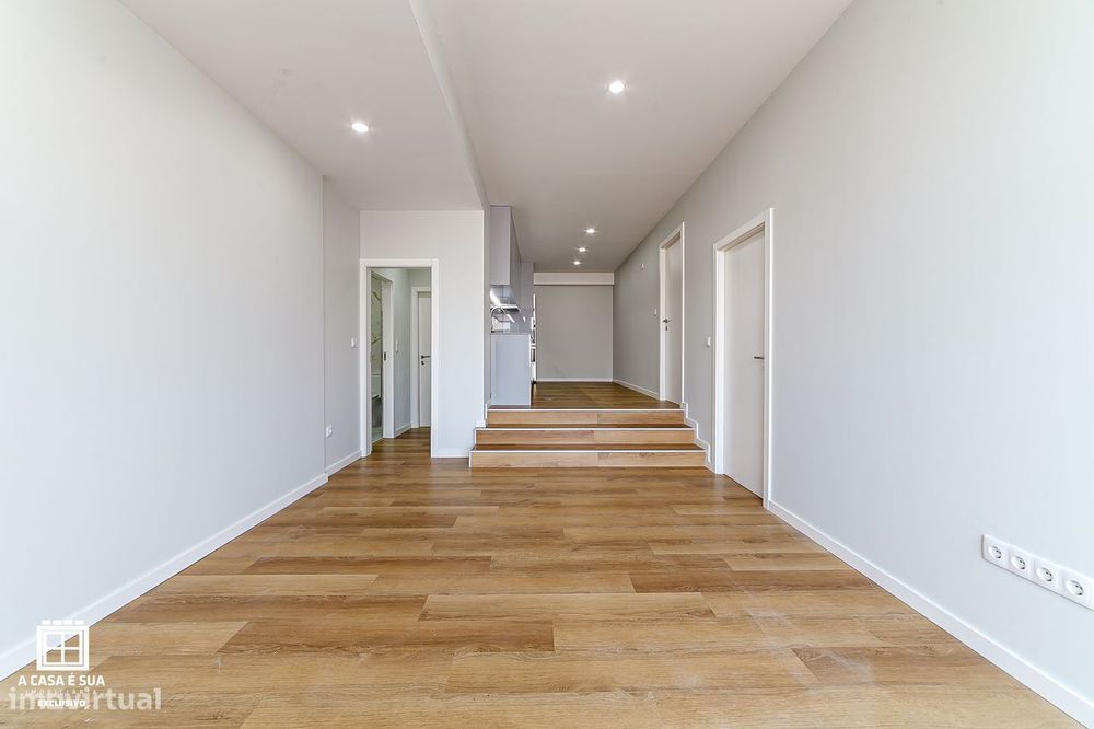 Apartamento duplex T2+2 remodelado em Cortegaça