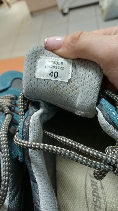 Продам кросовки  40 розмір