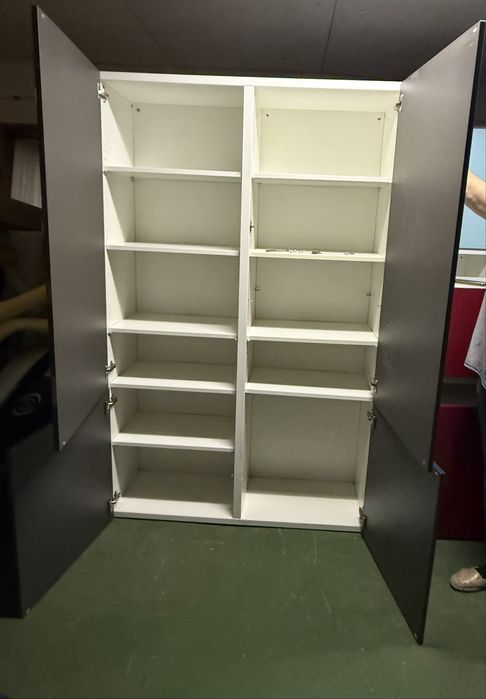 Szafki Besta ikea szare polysk