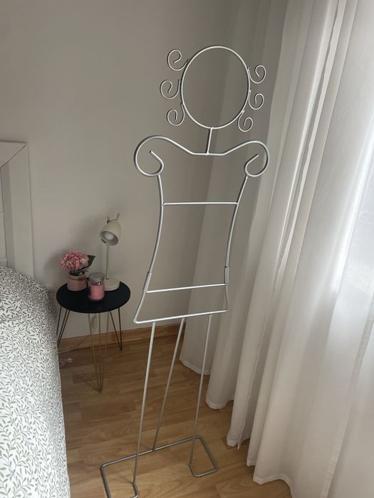 Vendo cruzeta para quarto de menina