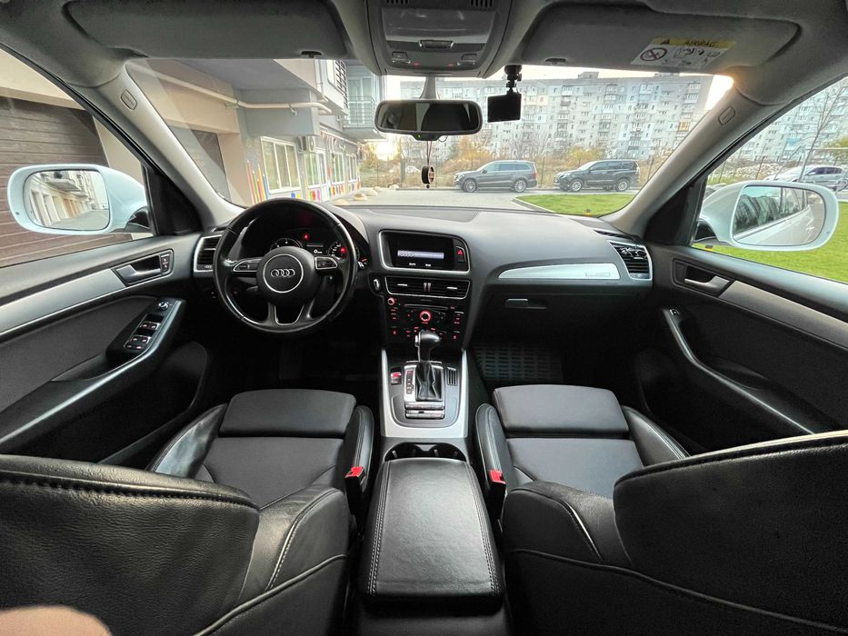 AUDI Q5 офіційний, без пошкоджень