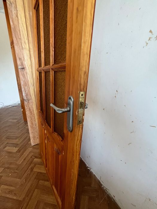 Продаю меж комнатный двери