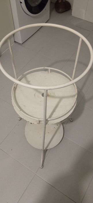 Estrutura de lavatório antigo ferro