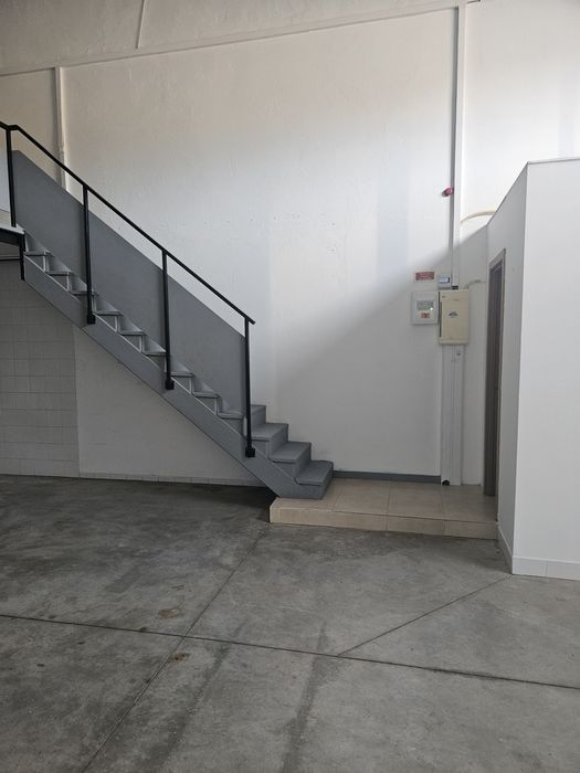 Armazém 70m2 + armazem de 230m2 abos com mezanine