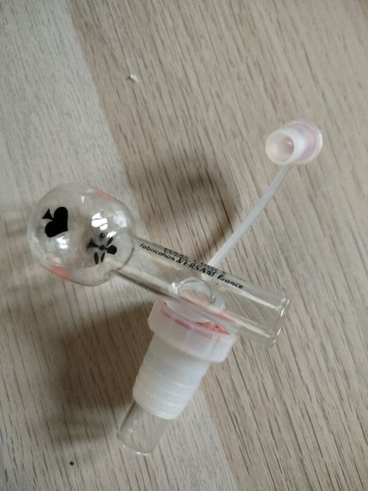 Objeto medidor de quantidade de álcool  .