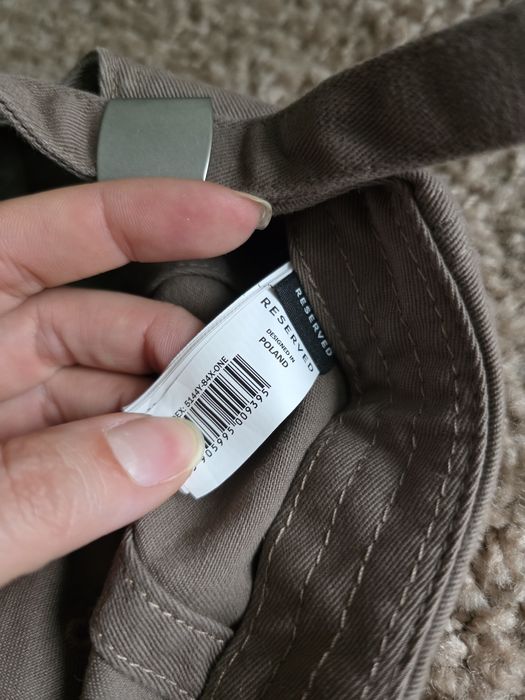 Czapka z daszkiem brązowa Reserved