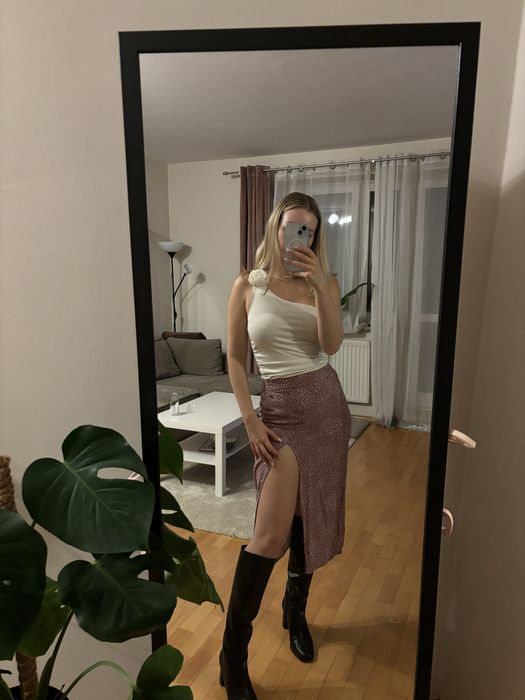 Spodnica z rozcięciem