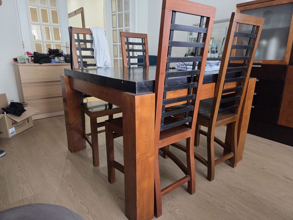 Conjunto de sala , aparador, mesa e cadeiras