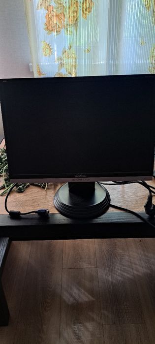 Монитор Viiew Sonic v1916w