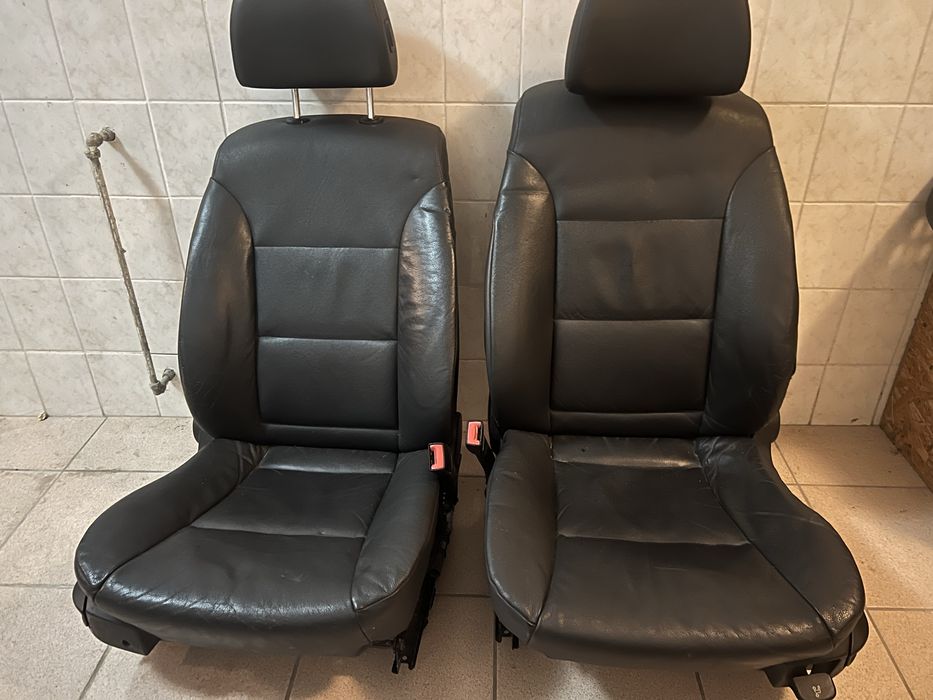 Conjunto Bancos E61 Pele Total