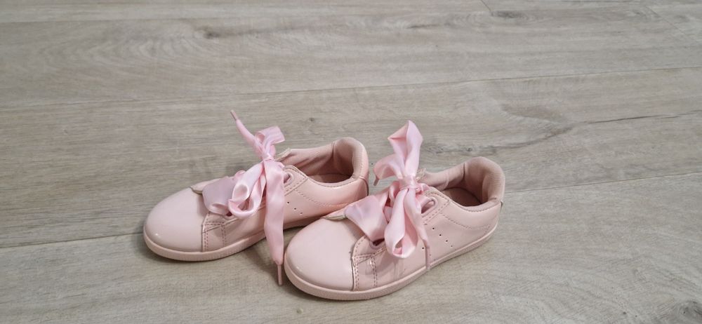 Trampki lakierowane 31