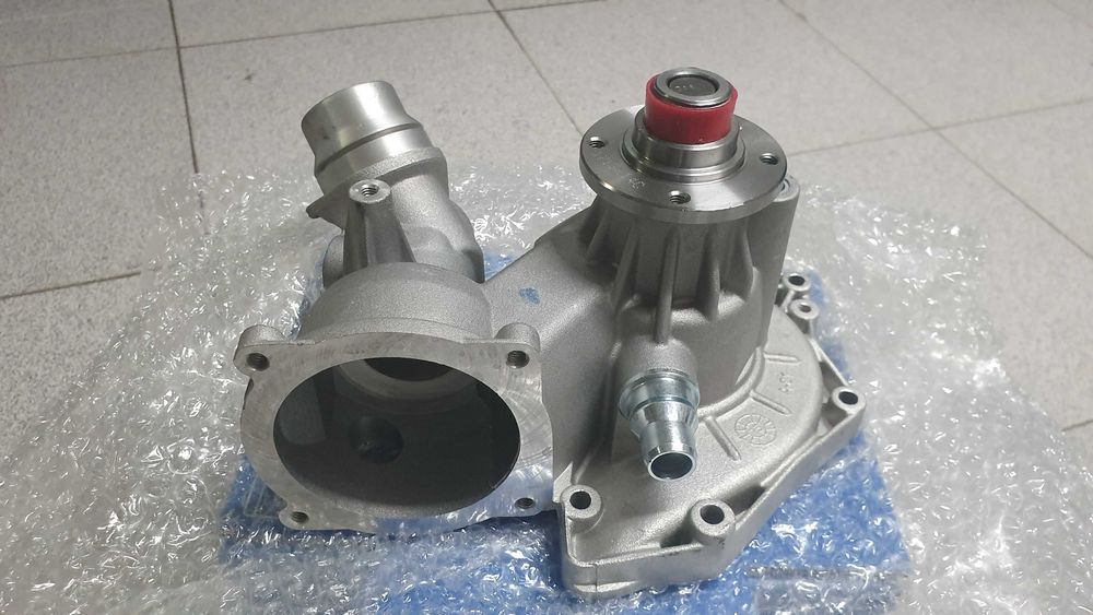 Bomba de agua bmw V8 4.4 SKF VKPC 88832