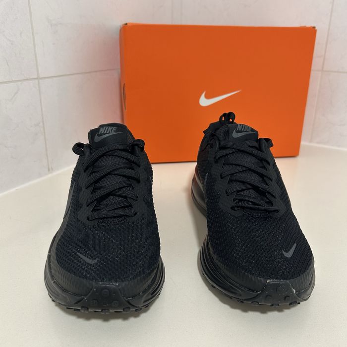 Tênis Nike Revolution 8