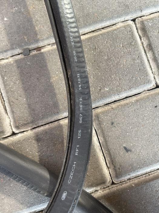 Ущільнювач дверей Шкода Октавія А5 уплотнитель ляди, дверей Octavia