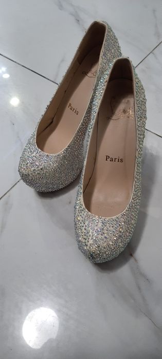 Лабутени туфлі на каблуках камінці