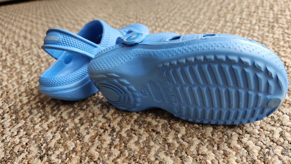 Klapki na basen, r. 25