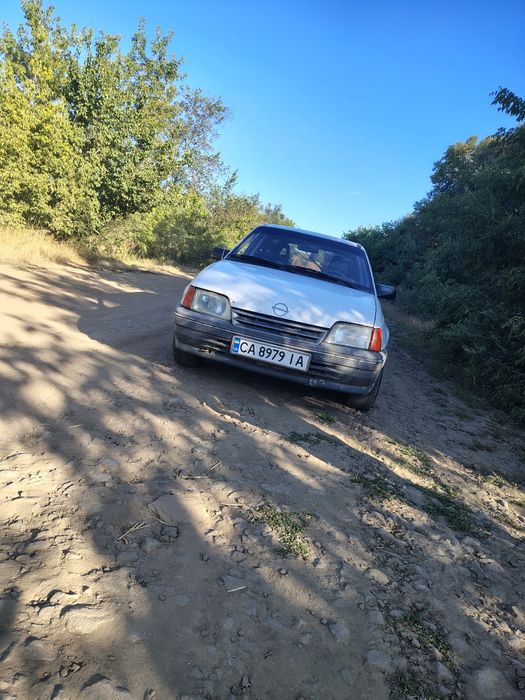 Опель Кадет 1.6 бензин