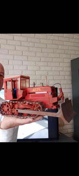 Spychacz Dt 75  skala1/18