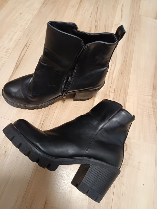 Buty damskie na koturnie r.40 botki