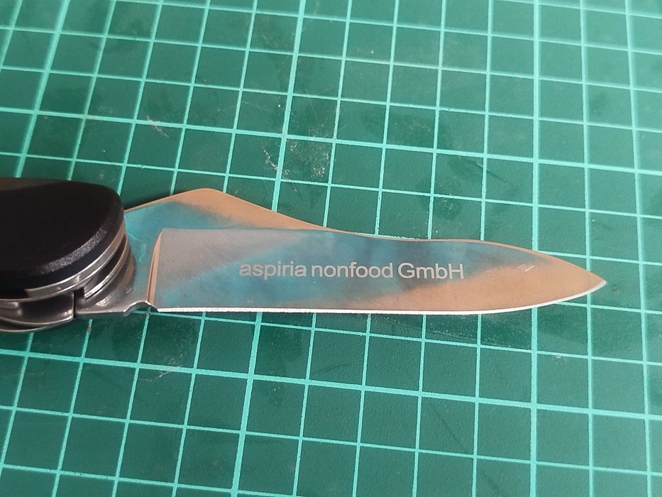 Ferramenta multifunções estilo suíço