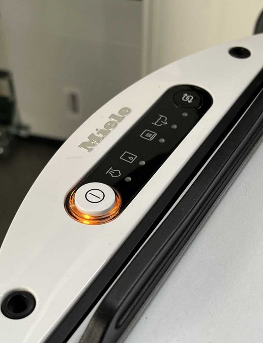 Прасувальна гладильна система дошка Miele B 2847 Fashion Master 2,0