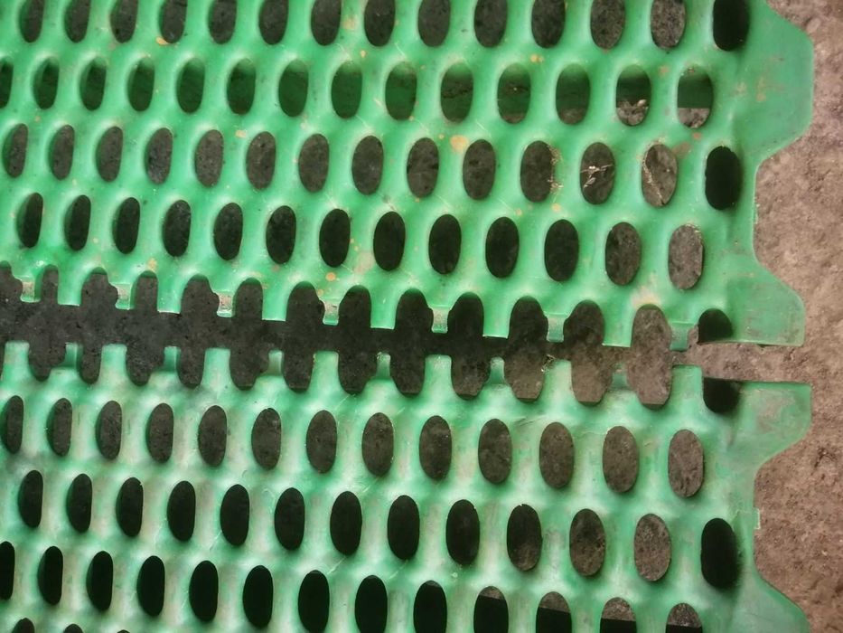 Решітка пластикова для щілинної підлоги